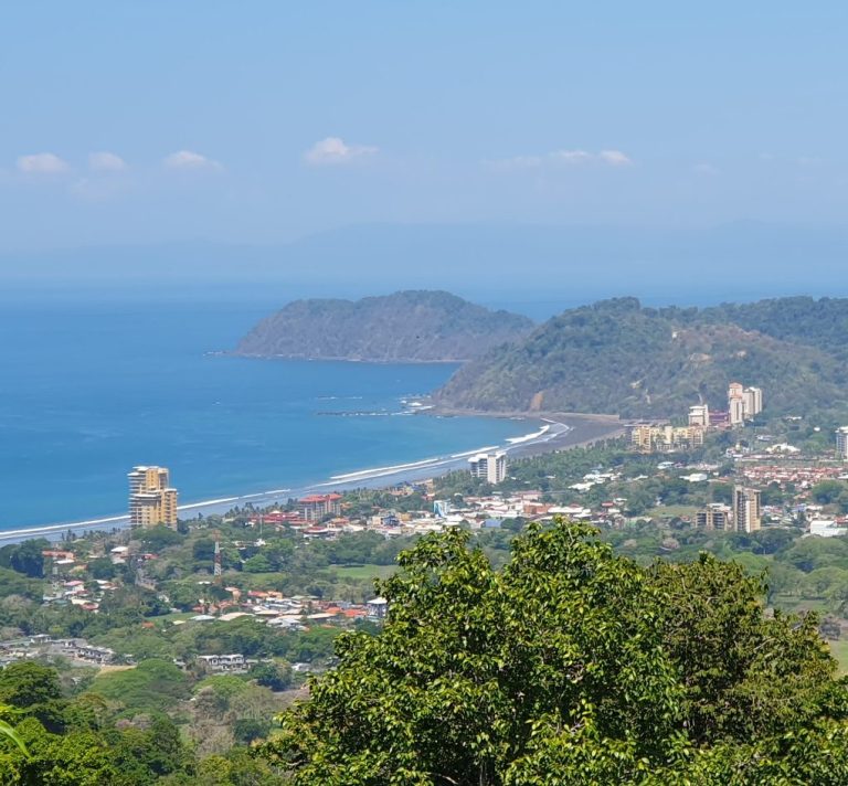 Enjoy a stunning view of Jacó Bay from the cerrro fresco hills Enjoy a stunning view of Jacó Bay from the Cerro Fresco hills